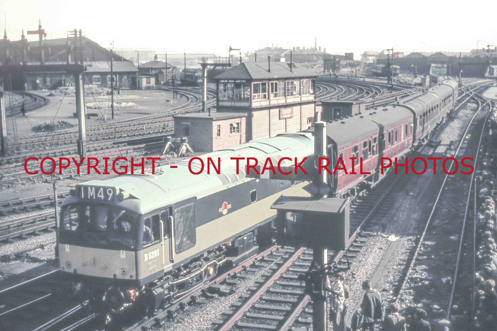 UK RAILWAY PHOTOGRAPH OF CLASS 25 D5291. RM25-316