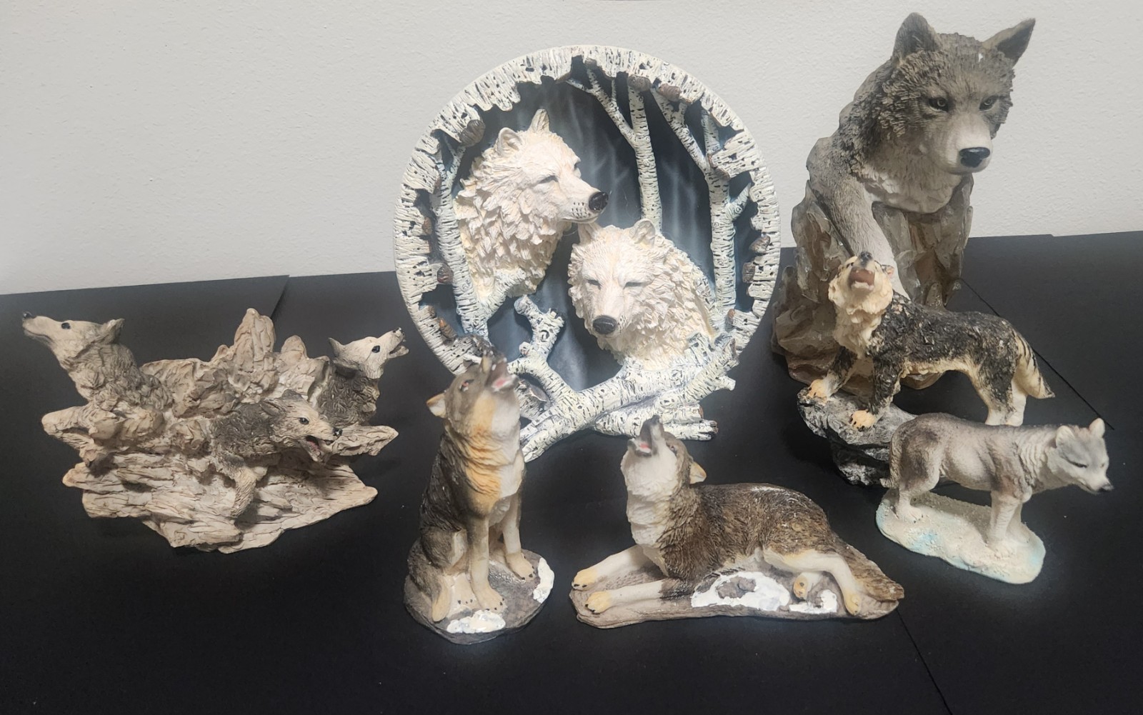 Vintage Wolf Plate,3D display, White wolves in Forest And 6 Other Wolf Statues