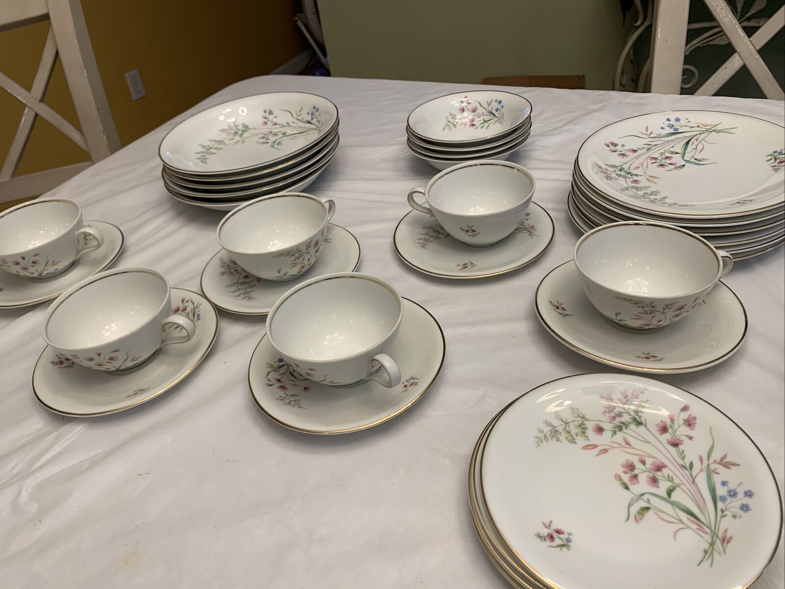 (31) Vintage Bavaria  Schirnding Tea Cups/dessert Plates-White, Pink, Green. VG+