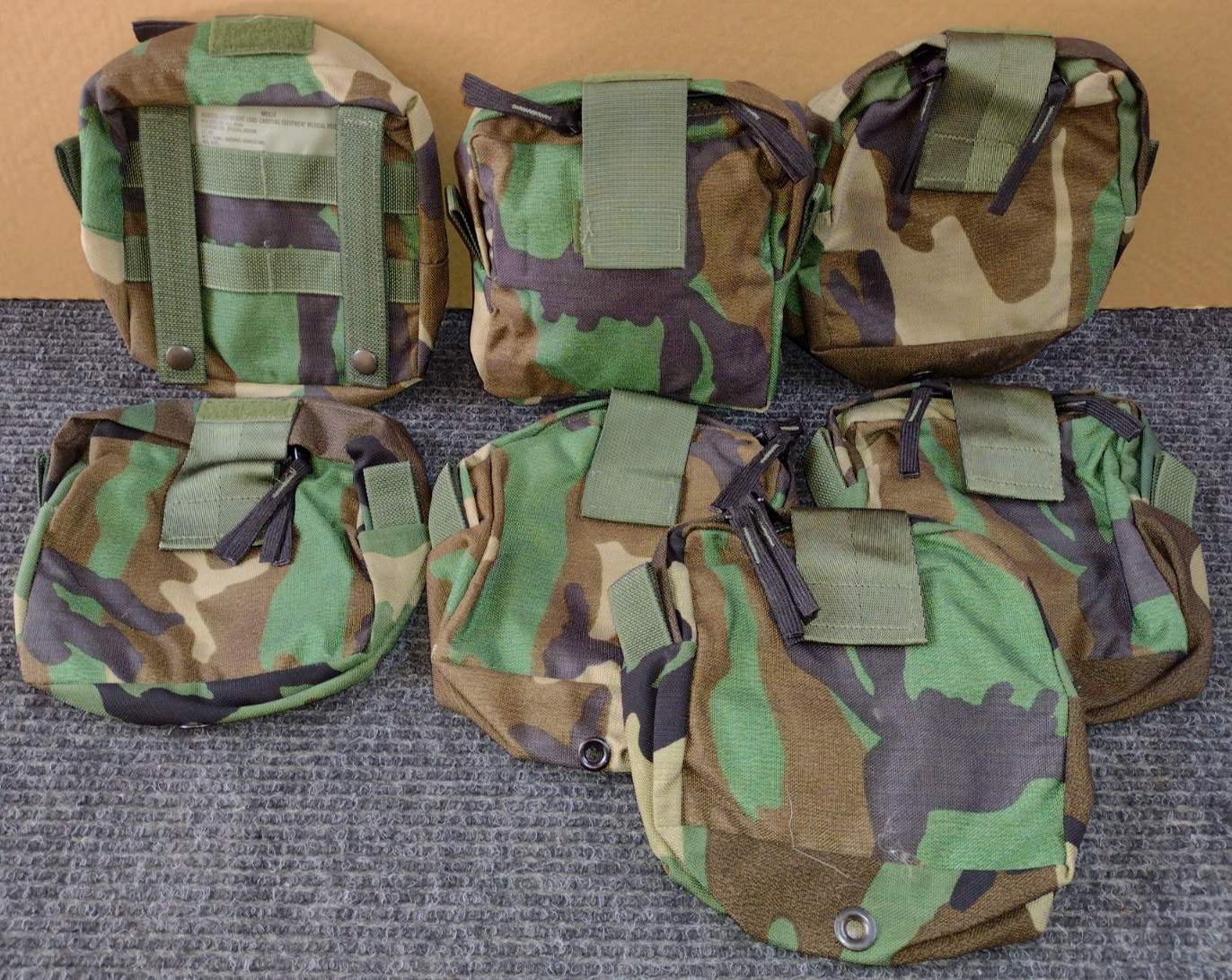 (1) USGI MOLLE MEDIC POUCH WOODLAND CAMO 1999 MICHAEL BIANCO (1) USGI MOLLE MEDIC POUCH WOODLAND CAMO 1999 MICHAEL BIANCO