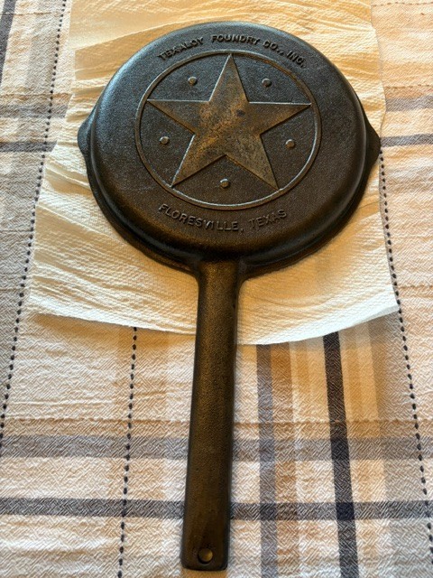 Very Rare-Texaloy Foundry Co. Hinged Cast Iron Dolly's Pot and Pan, Campfire Set Very Rare-Texaloy Foundry Co. Hinged Cast Iron Dolly's Pot and Pan, Campfire Set