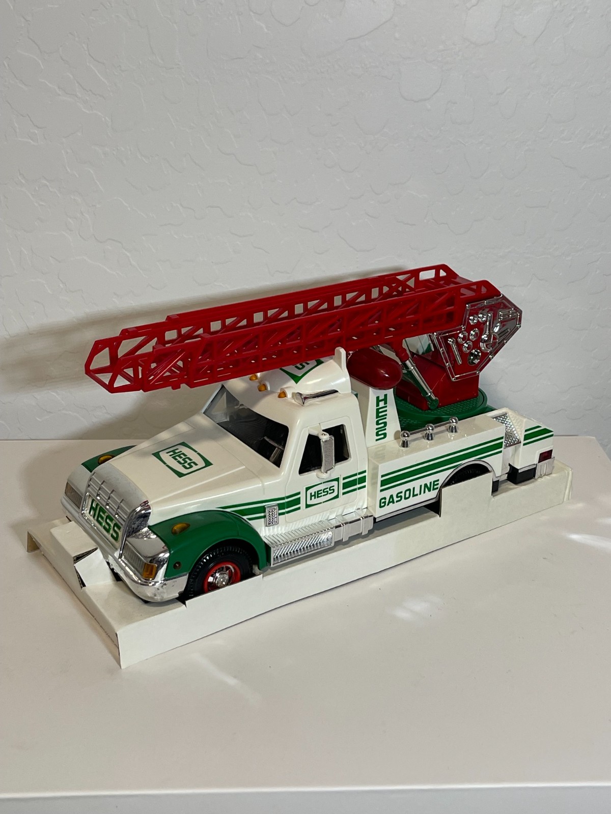 Vintage 1994 Hess Rescue Truck Extending Red Ladder Siren Boxed Read Box Wear Vintage 1994 Hess Rescue Truck Extending Red Ladder Siren Boxed Read Box Wear