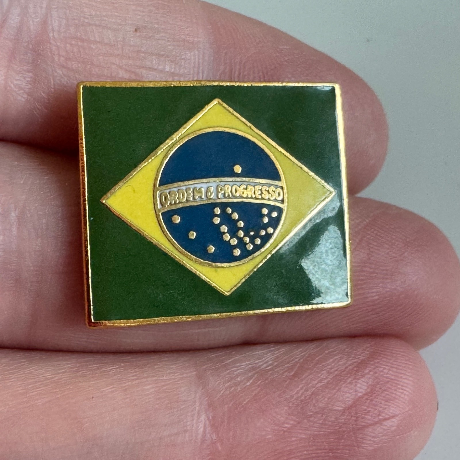 Vintage Brazil Flag Enamel Lapel Pin Ordem Progresso Brazilian NOS Souvenir