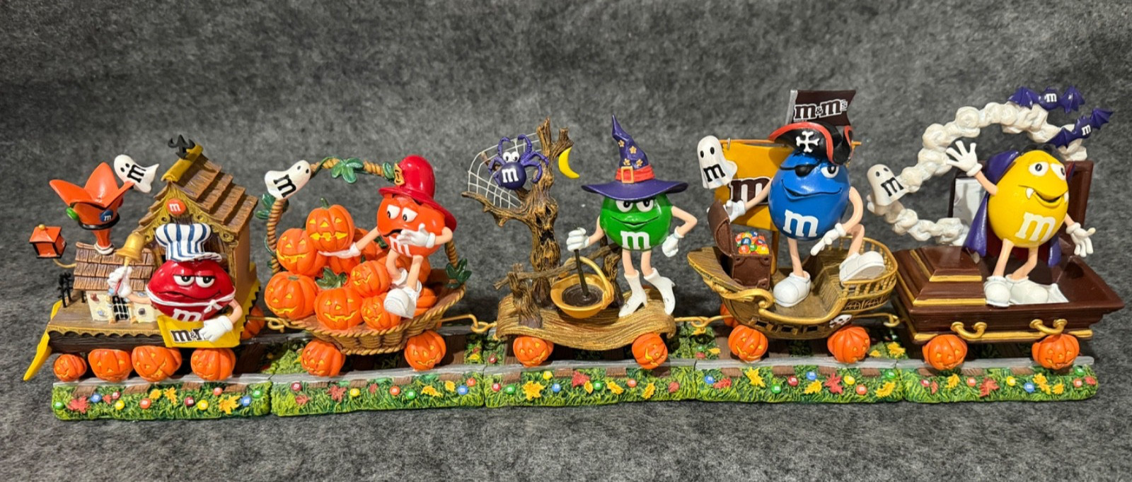 RARE Danbury Mint M&Ms Jack-O-Lantern Express 5-Pc Figurine Halloween M&M Train RARE Danbury Mint M&Ms Jack-O-Lantern Express 5-Pc Figurine Halloween M&M Train
