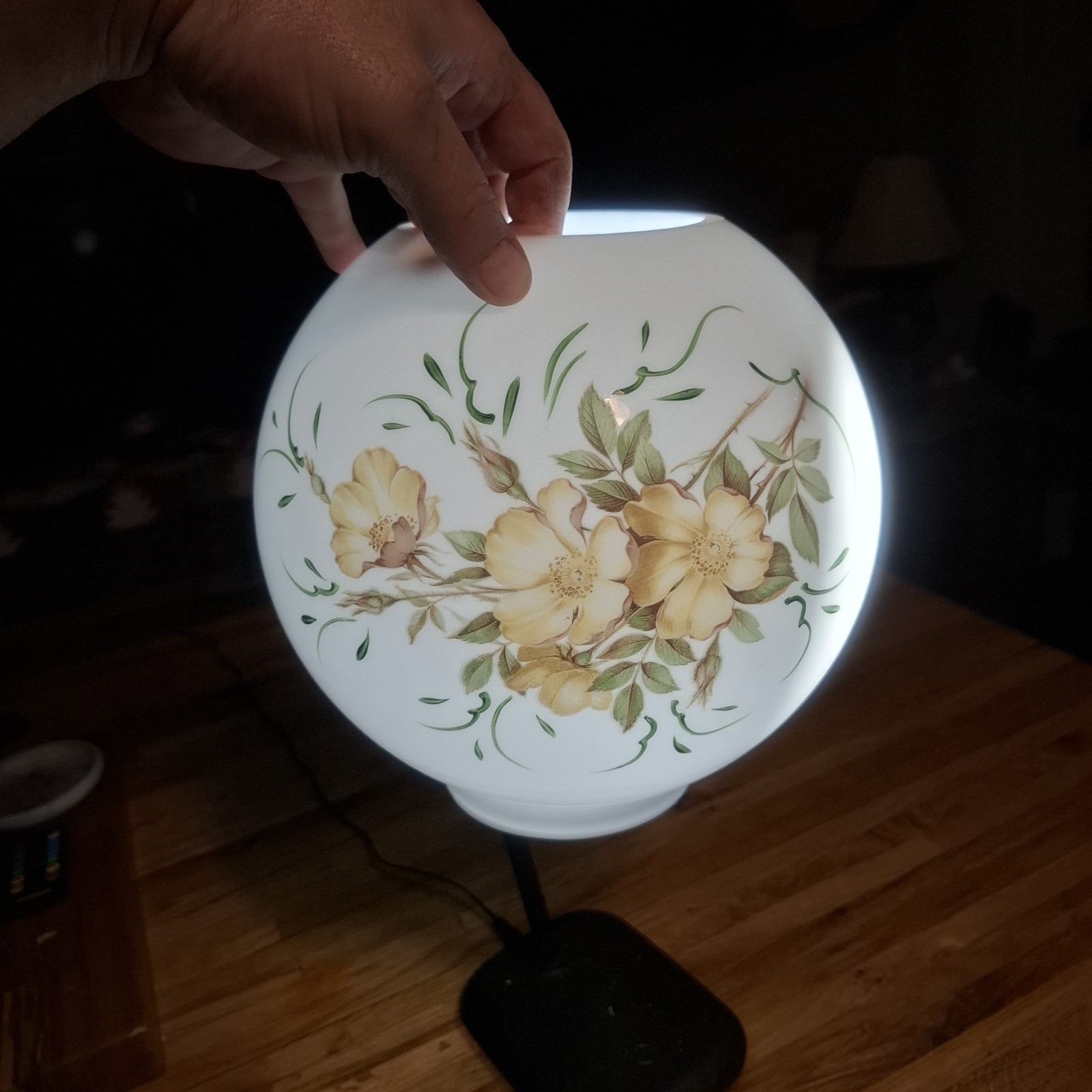 Antique Milk Glass White Vintage electric oil Lamp Light Shade Gwtw Globe flower