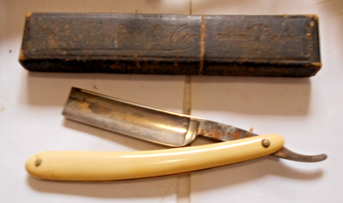 WW1 VINTAGE CUT THROAT RAZOR 1910s  BOREALIS BRAND GERMANY PEARL HANDLE RARE