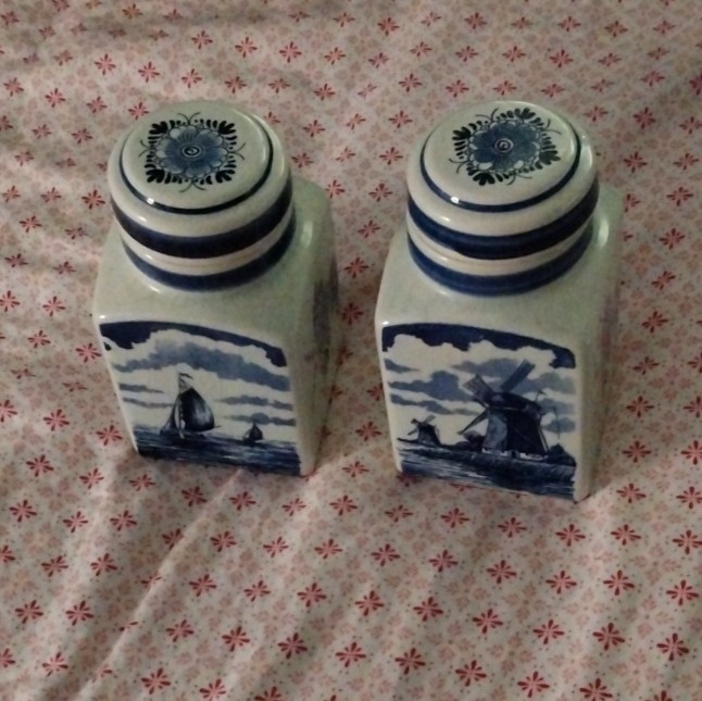Delft Delft Blue Ceramic Floral Dutch Windmill Spice Canister Set, 2 Delft Delft Blue Ceramic Floral Dutch Windmill Spice Canister Set, 2
