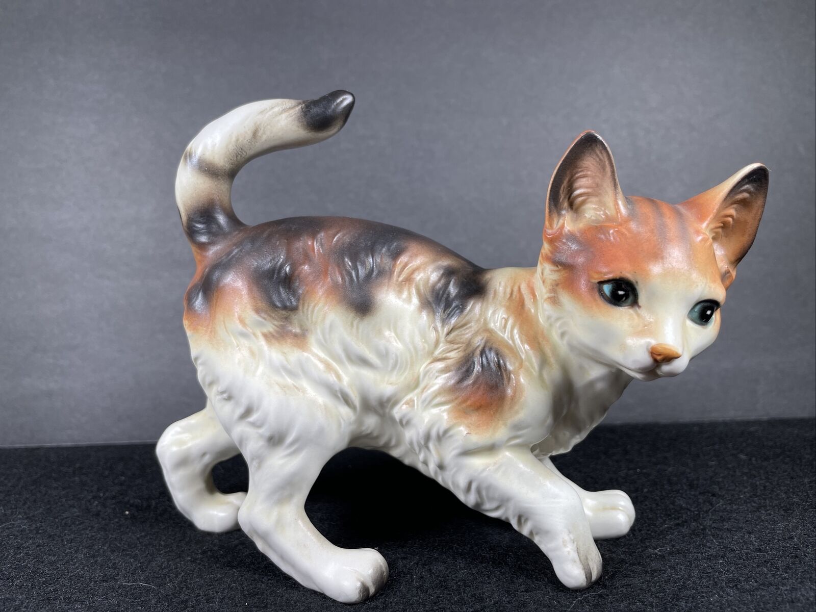 Vintage Enesco E6312 Cat Kitten Figurine 5”x6” Playful Kitty Japan