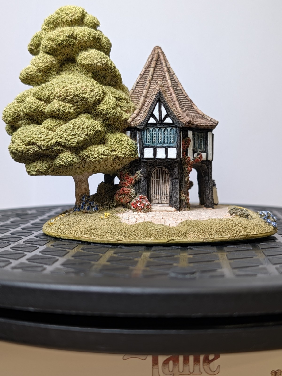 Lilliput Lane, Flower Sellers, The English Collection 1991, Signed By David Tate