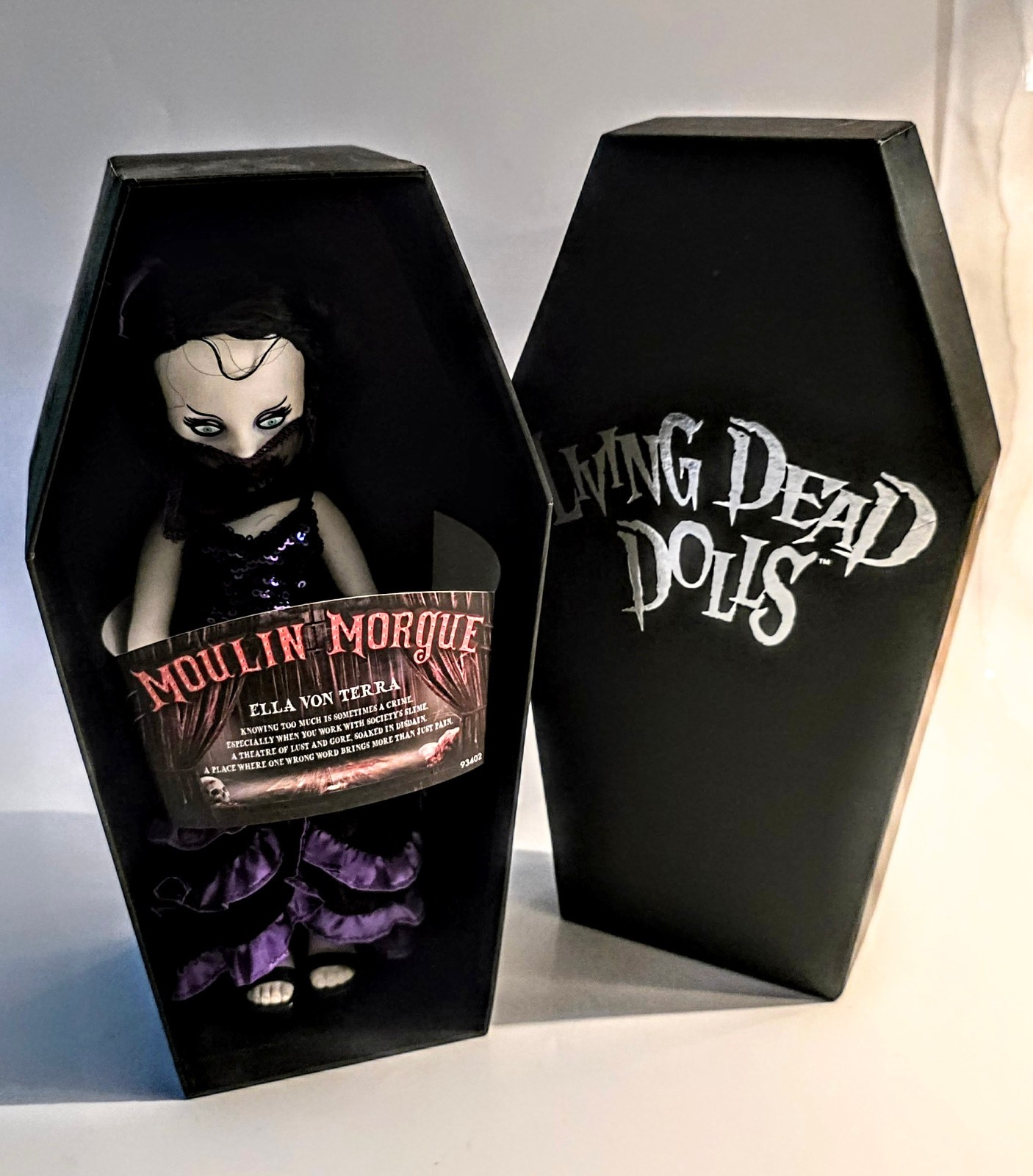 2015 Mezco Living Dead Doll Moulin Morgue - Packed in its Own Coffin 2015 Mezco Living Dead Doll Moulin Morgue - Packed in its Own Coffin