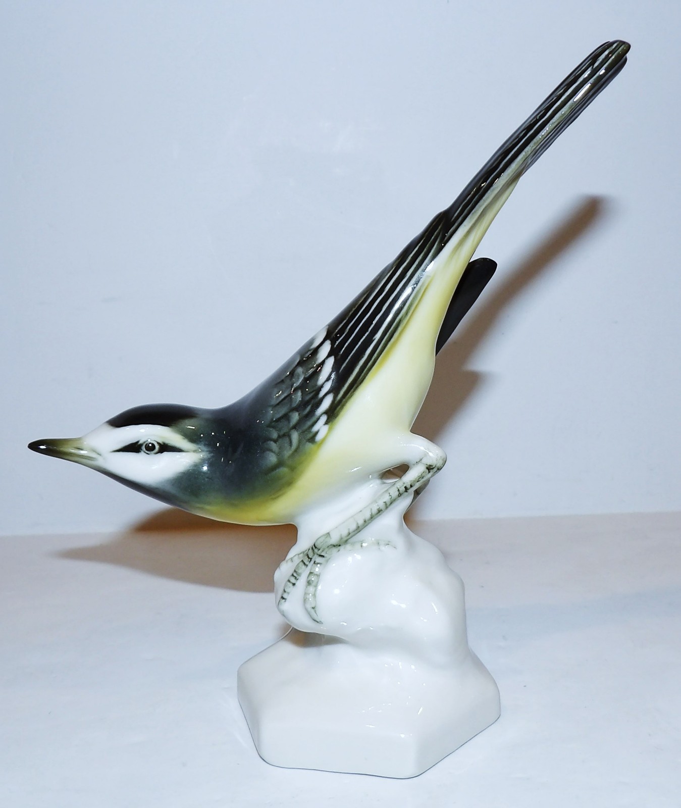 STUNNING VINTAGE AELTESTE VOLKSTEDT GERMANY PORCELAIN NEUHAUSER BIRD 6\