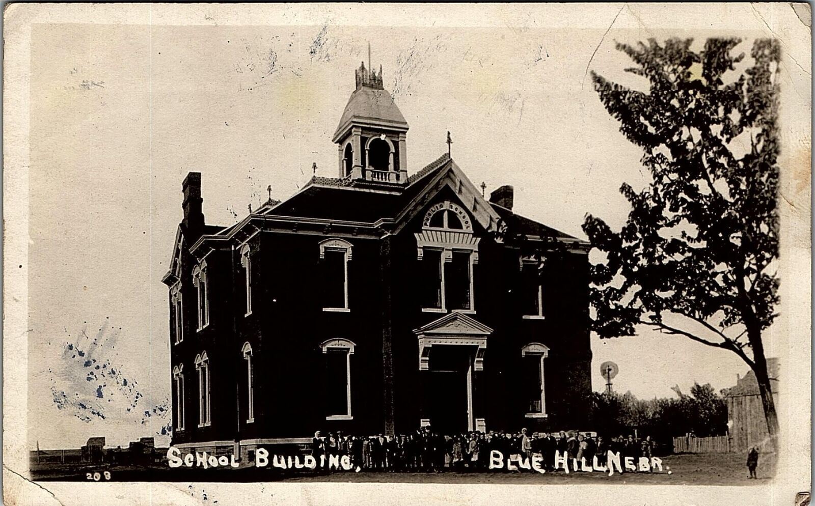 1910 BLUE HILL NEBRASKA SCHOOL BUILDING AND STUDENTS RPPC PHOTO POSTCARD 38-40
