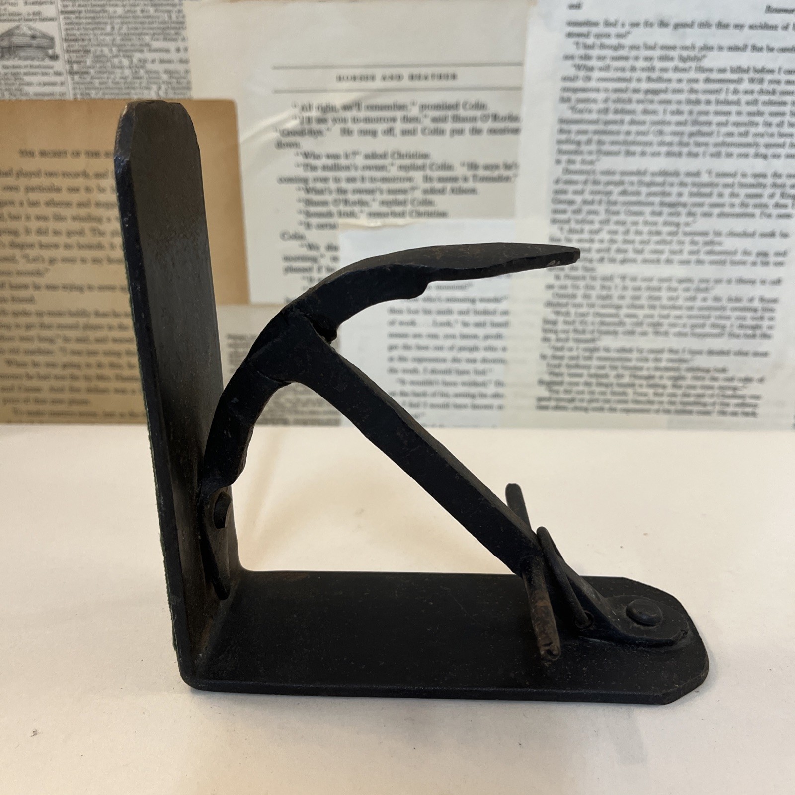 Black Iron Anchor Bookend ( Only One)  5.25 Inches Tall