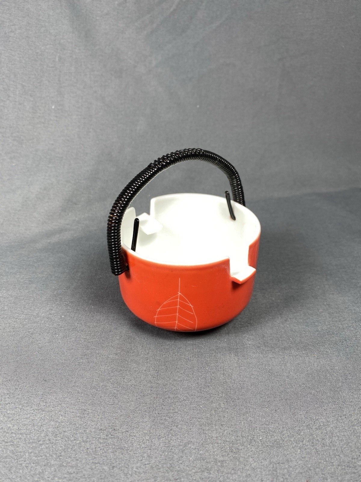 Vintage Yamaka Toki Red Ceramic Porcelain Asian Ashtray W/ Handle & Leaf Design
