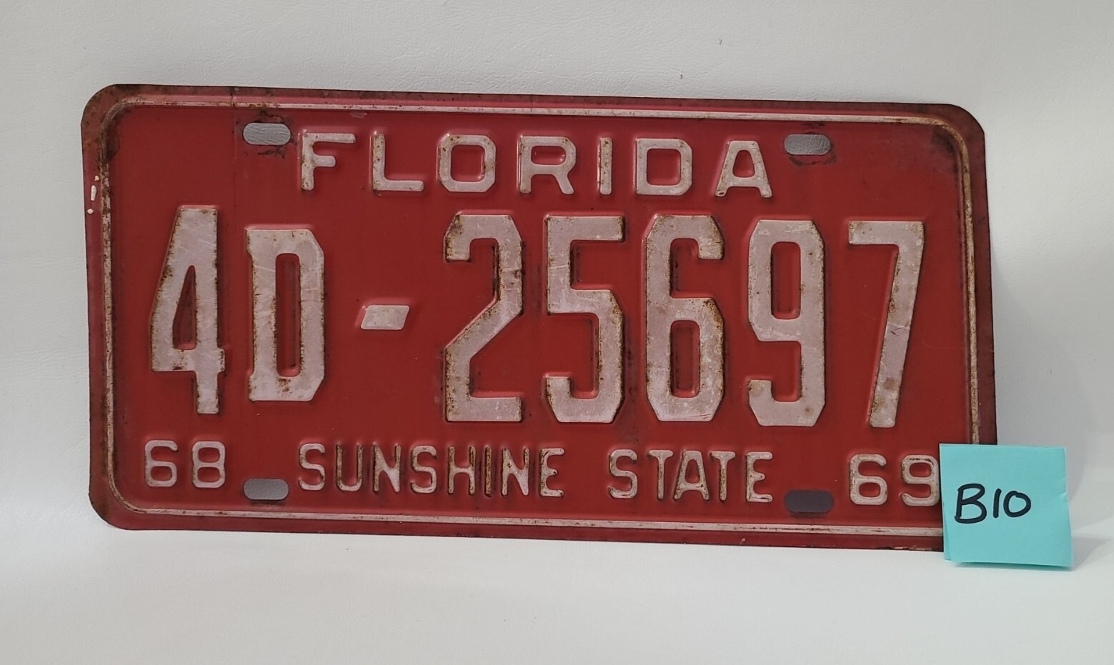 Vintage 1968-69 Florida Sunshine State License Plate 4D-25697 Red Metal ⬇️(B10)