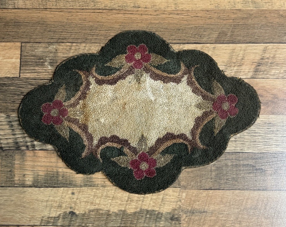 Vintage Needlework Embroidered French Knot Floral Pattern Scalloped Rug Doily