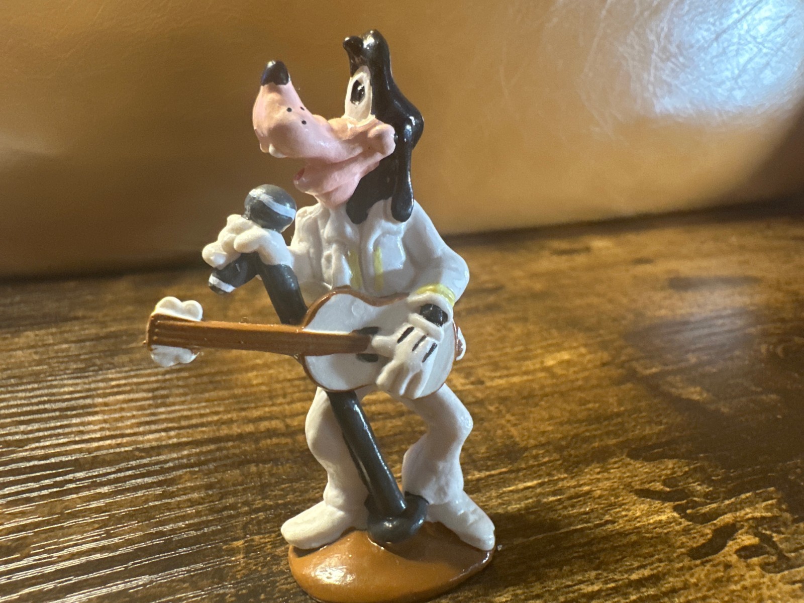 Vintage Disney Applause Goofy Elvis Musician Figurine – Guitar & Microphone Vintage Disney Applause Goofy Elvis Musician Figurine – Guitar & Microphone