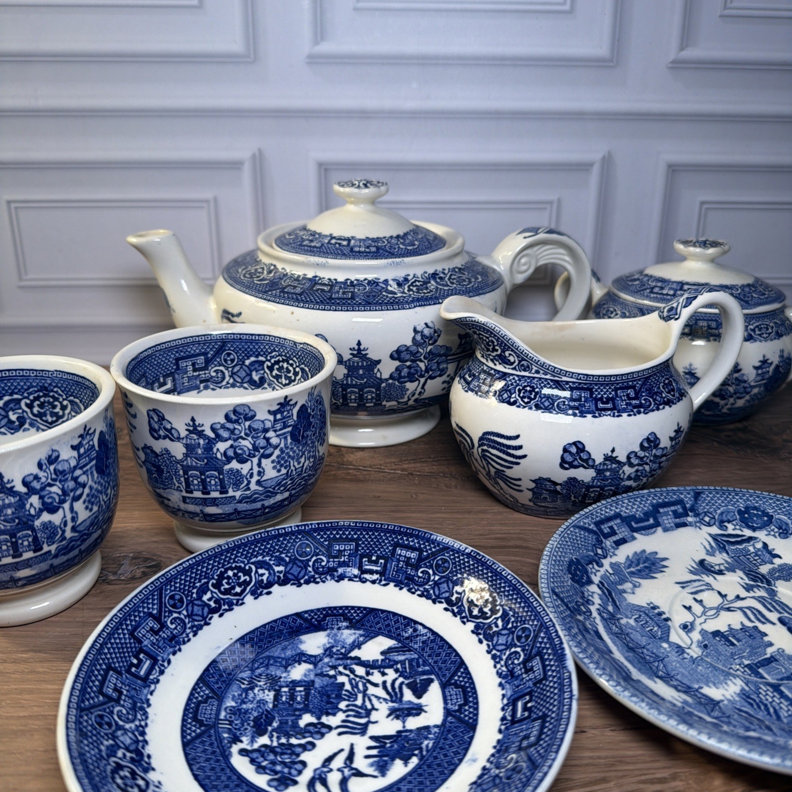 7 Pc Vintage Blue Willow Tea Set Teapot Creamer Sugar Bowl Cups Saucers Vintage