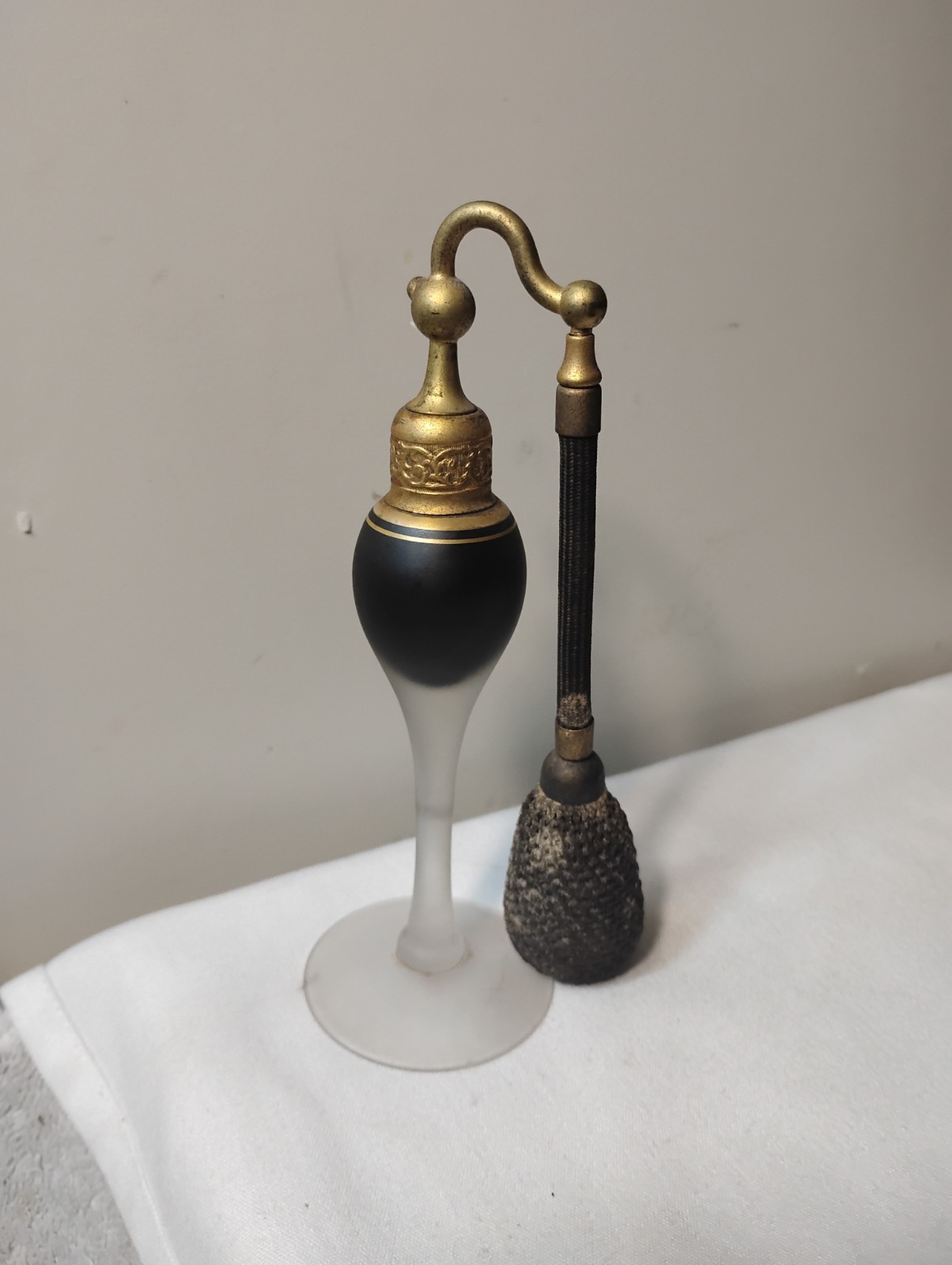 Devilbiss ART DECO Perfume Glass Atomizer Bottle Black & Gold Frosted Base Sgnd 