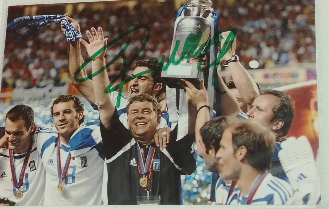 AUTOGRAPH OTTO REHHAGEL GREECE COACH PHOTO REHAGEL HAND SIGNED EURO 2004 CHAMPION