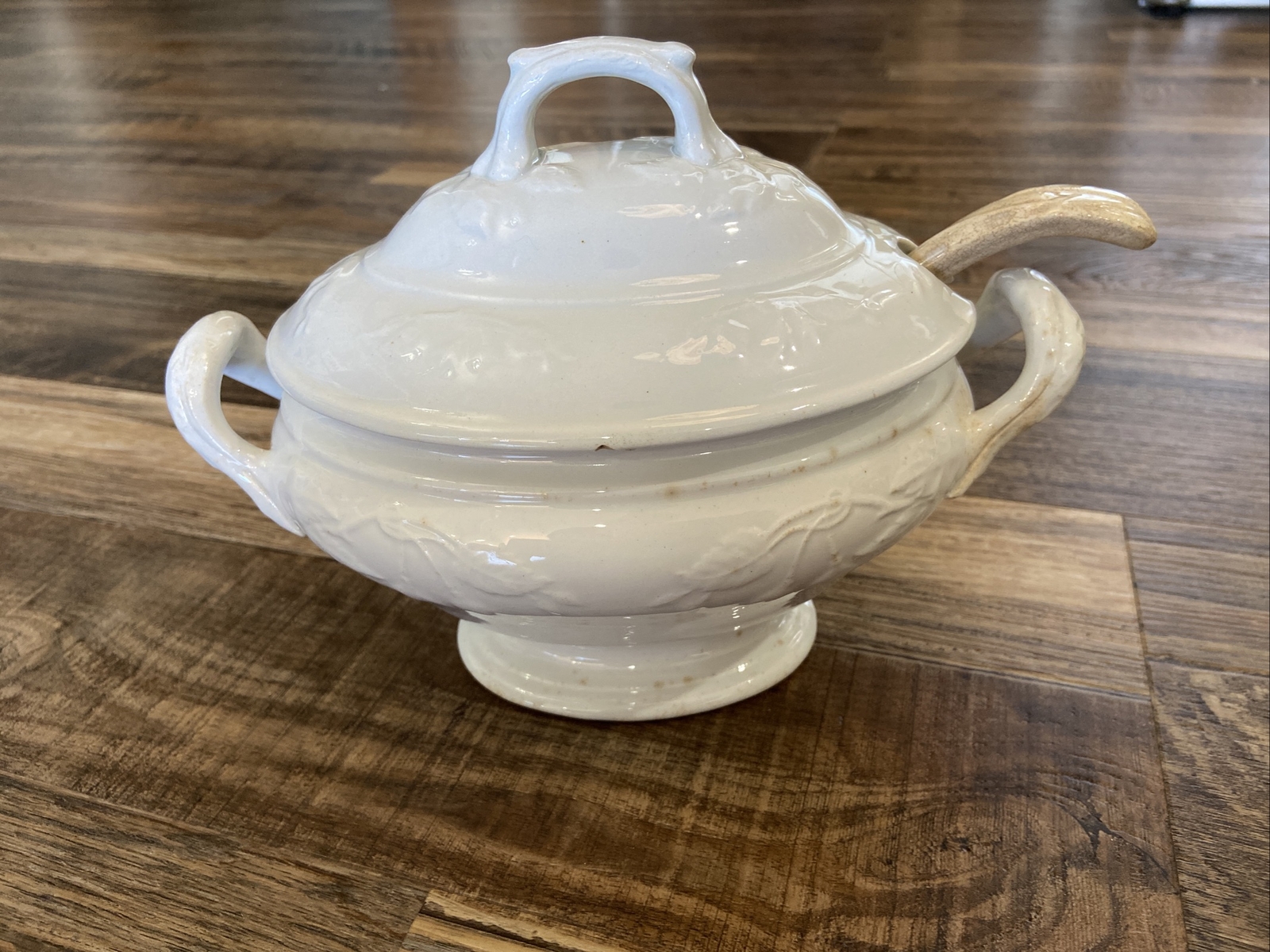 Antique George Jones Ironstone Fuscia Pattern Soup Tureen, Cover, Ladle c. 1851