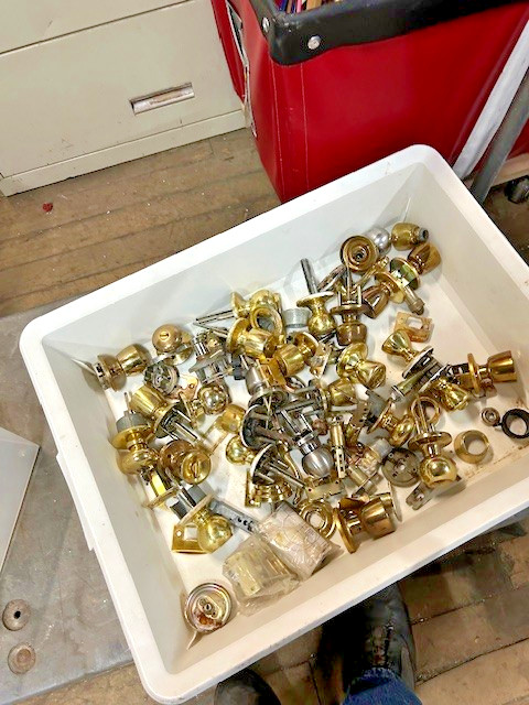 23Lbs mix lot of Locks, cylinders, arts craft, parts, misc,steampunk,salvage lot 23Lbs mix lot of Locks, cylinders, arts craft, parts, misc,steampunk,salvage lot