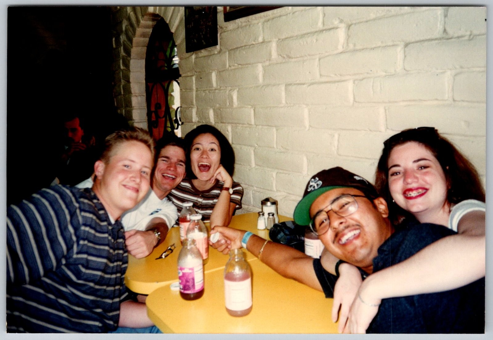 Vtg Color Snapshot Group Young Friends Restaurant Table Drinks 1990s