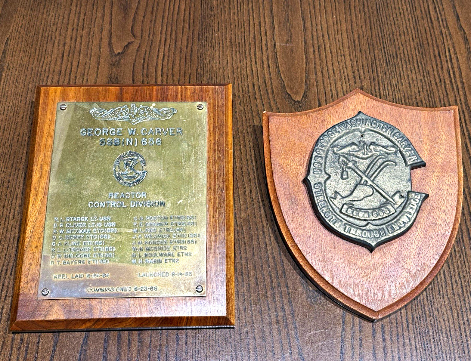USS George Washington Carver SSBN-656 Reactor Control Crew Plaque 1966 + Crest