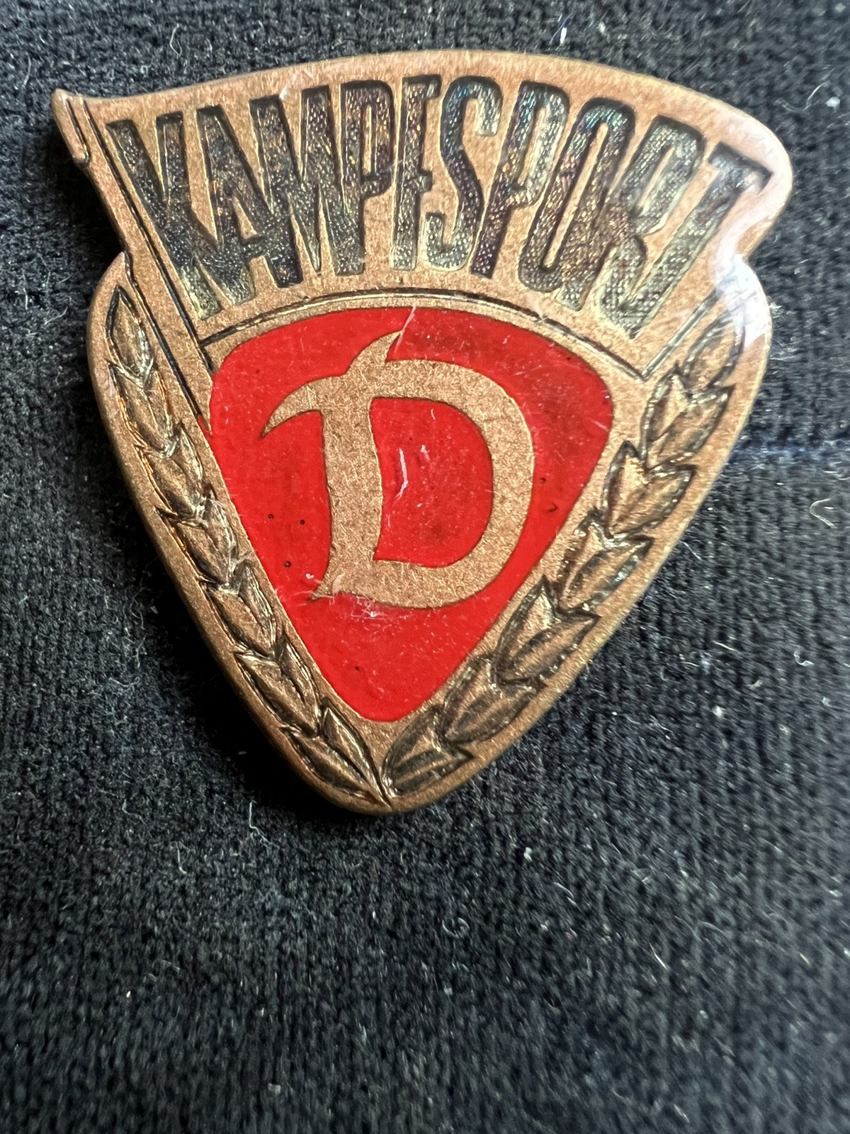 German Democratic Republic Badge - Sports - SV Dynamo - Martial Arts Pin - Bronze Level - (15)