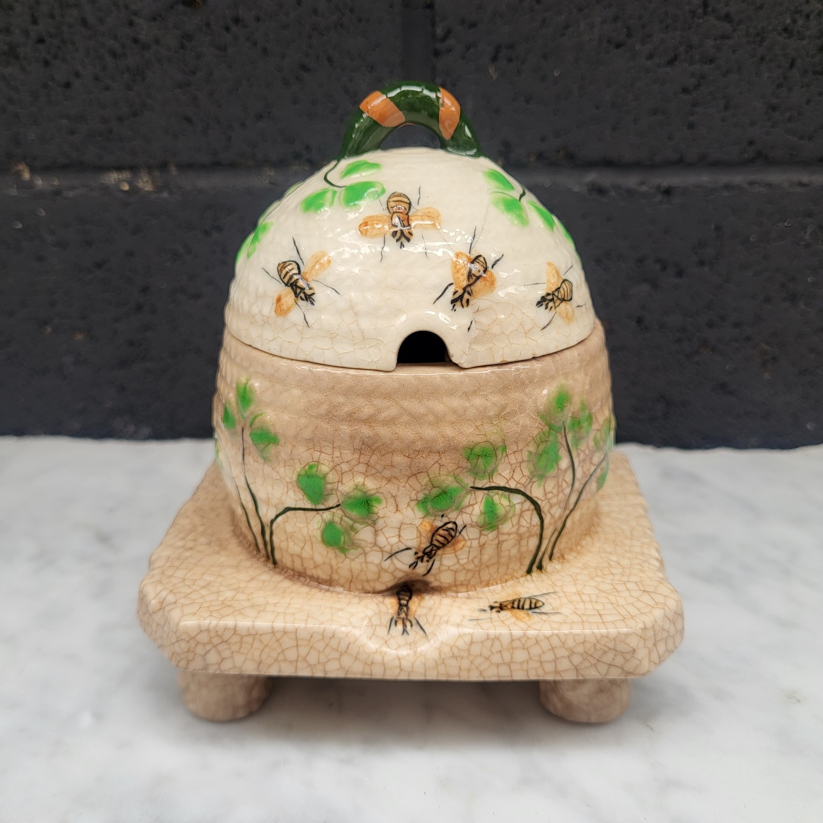 READ VINTAGE MARUHON WARE- CLOVIA BEE HIVE HONEY POT-1930’s-1940\'s, SHAMROCKS 