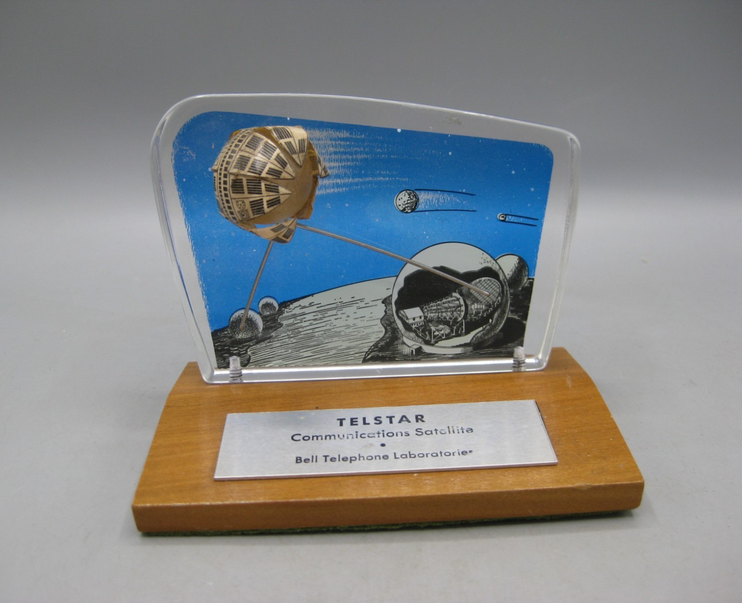 Vtg 1960's Telstar Satellite Bell Telephone Acrylic Display Desktop Desk Model Vtg 1960's Telstar Satellite Bell Telephone Acrylic Display Desktop Desk Model