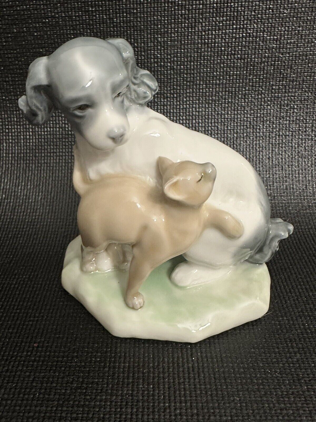NAO by Lladro Dog and Cat in Harmony  4.5