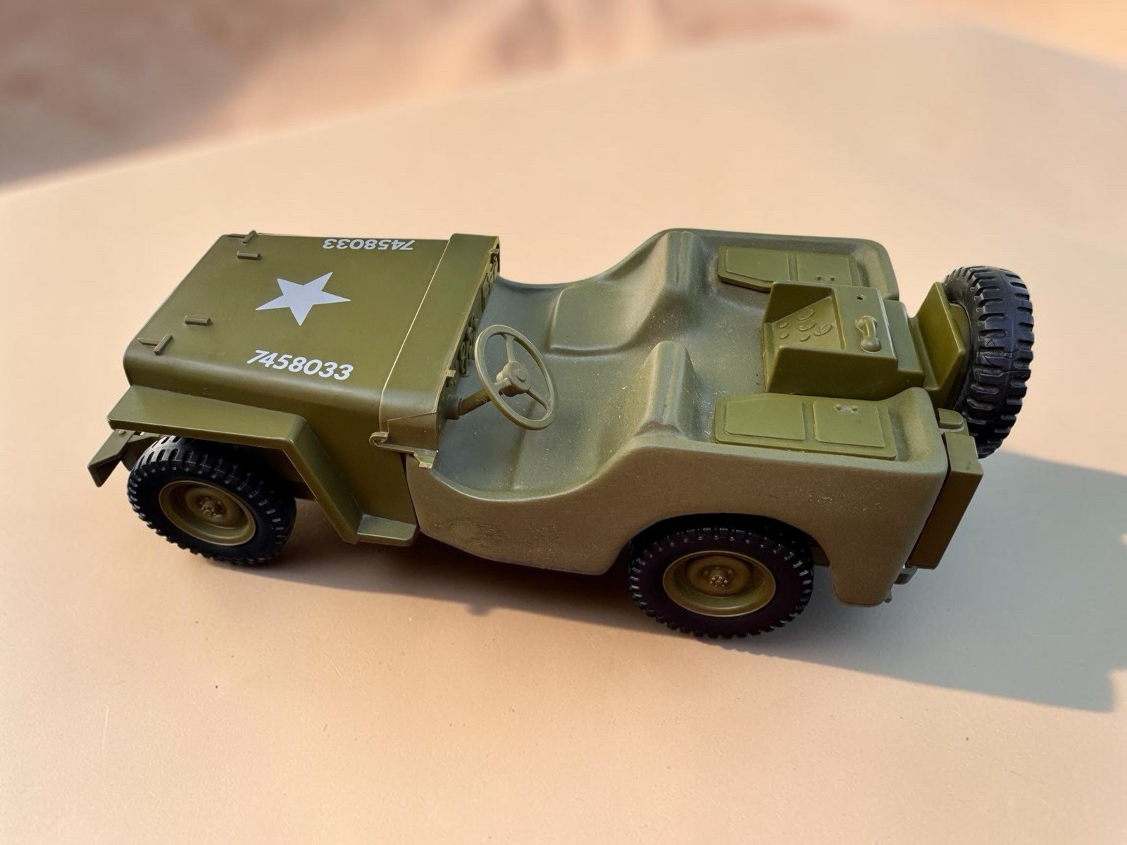 Rare 1986 Jim Beam Willis Army Jeep Porcelain Decanter  Bourbon Whiskey (empty)