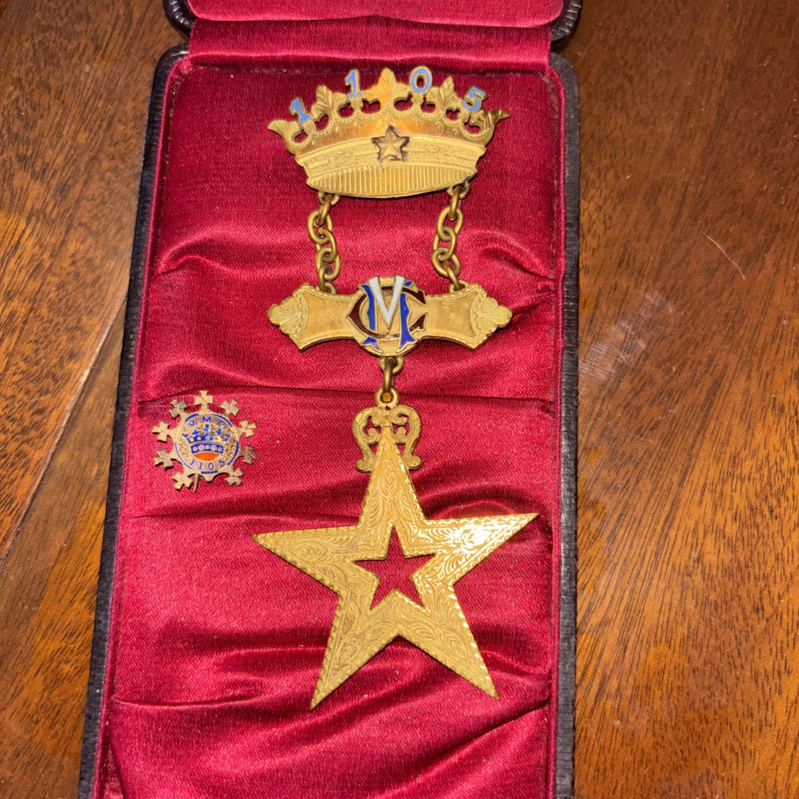VINTAGE ~  ? Gold Plated  VMC ROYAL ARCANUM MEDAL.