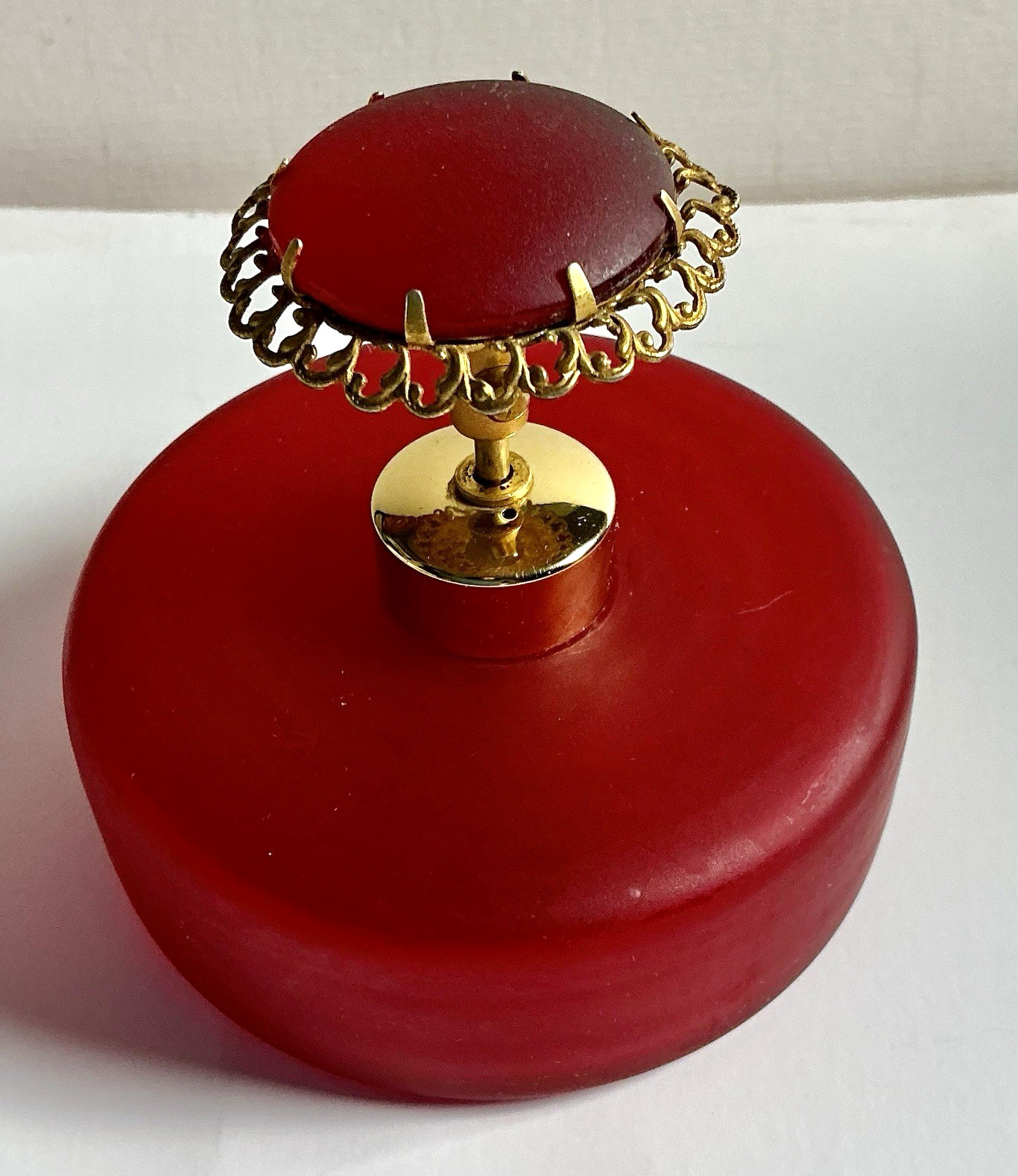 Vintage DeVilbiss Red Frosted Glass Push Top Perfume Atomizer Made in Italy Vintage DeVilbiss Red Frosted Glass Push Top Perfume Atomizer Made in Italy