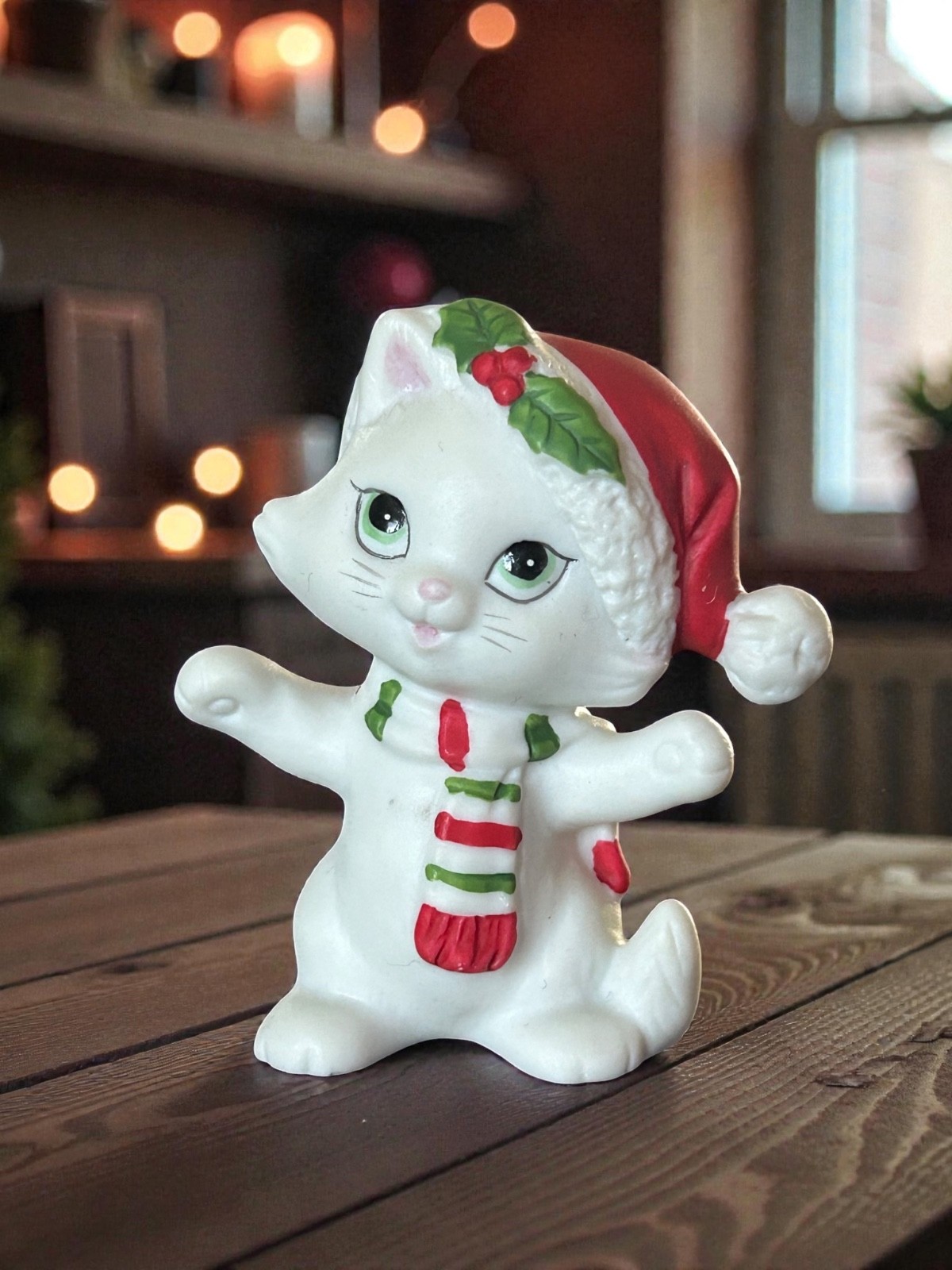 Vintage Lefton Christmas 1990 (1) White Cat Kitten Figurines. About 2\