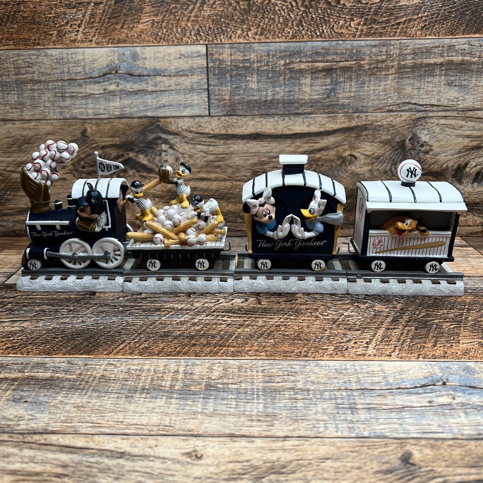 Mickey & Friends Yankees Sculpted train collection Train Hamilton lot of 4