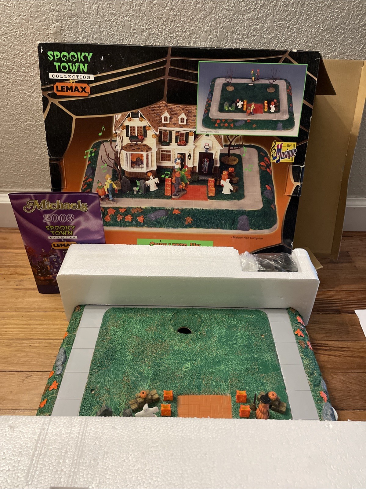 Lemax Spooky Town Trick or Treat #34887A  Lighted Sound  Animated  READ