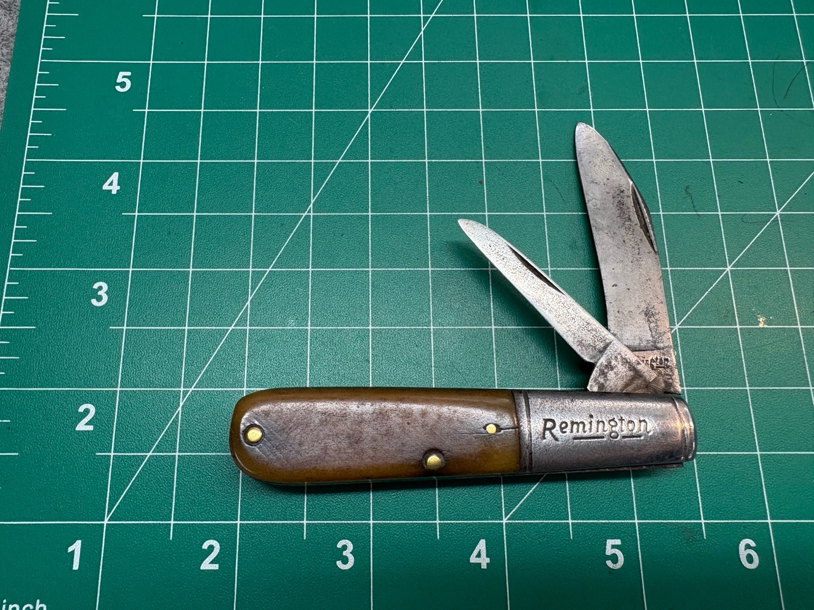 Remington Two Blade Brown Sawcut Bone Barlow Vintage USA Pocket Knife
