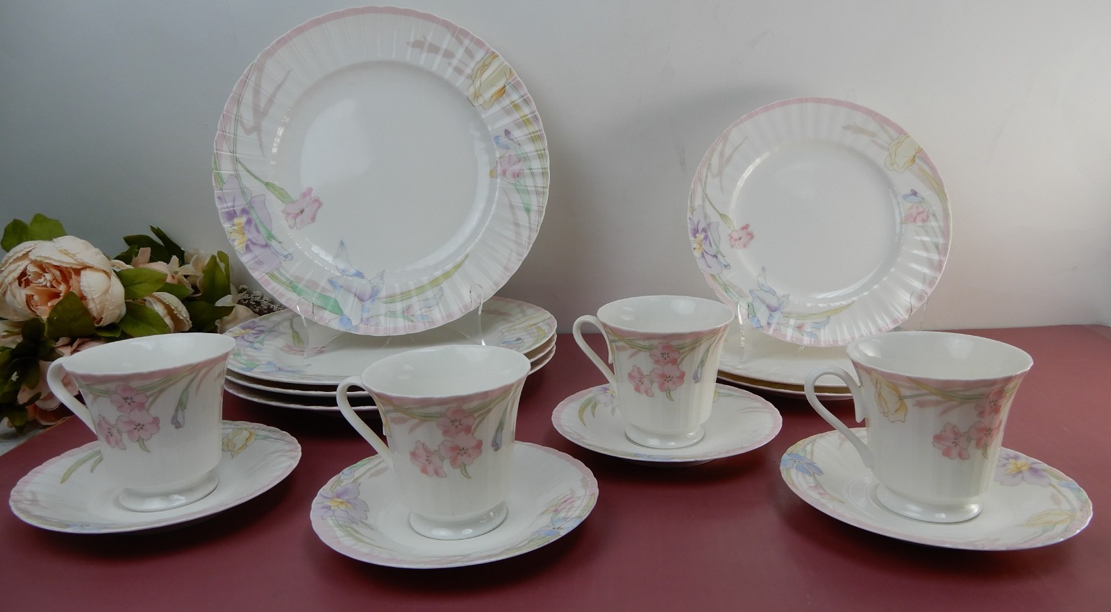 15 Piece Place Setting Porcelain Petite Mikasa Bone Pink Melody L9810