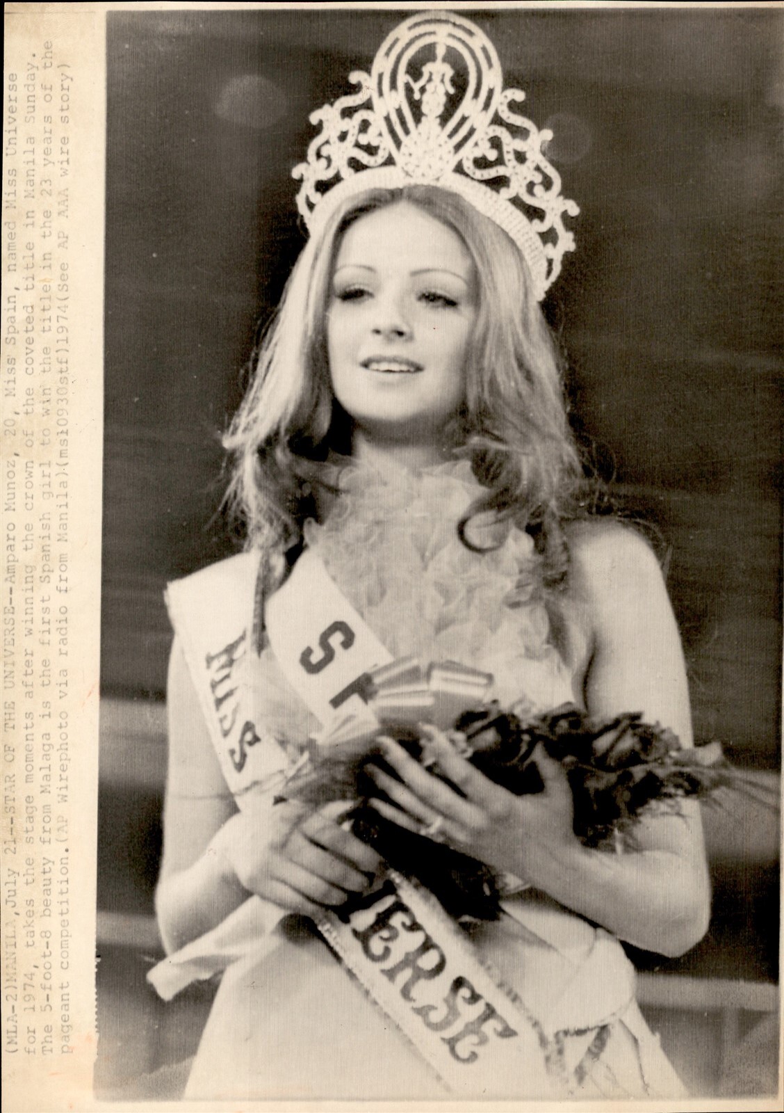 LG965 1974 AP Wire Photo STAR OF THE UNIVERSE AMPARO MUNOZ MISS SPAIN CROWNED