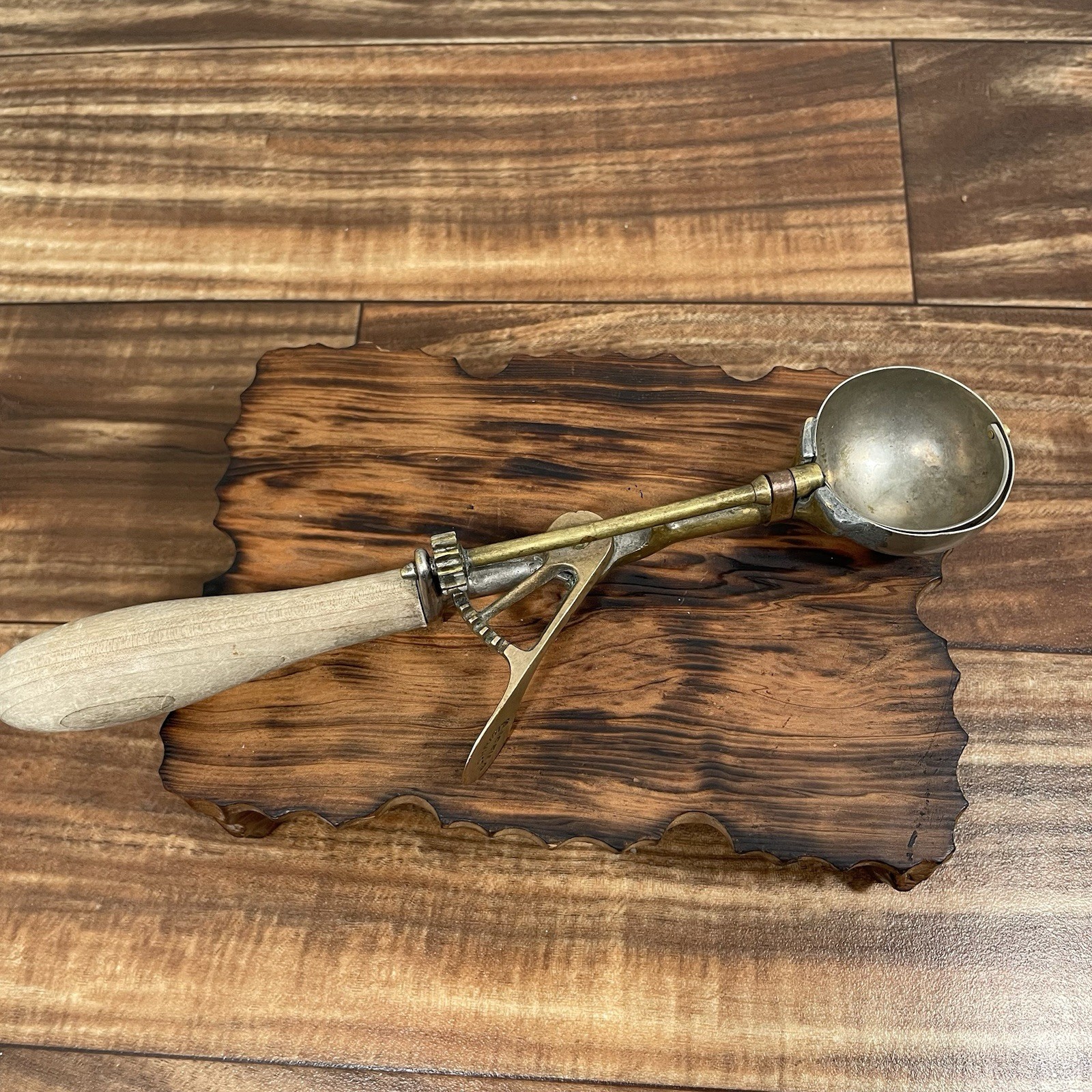 Antique Gilchrist\'s No. 31 ICE CREAM SCOOP 2\