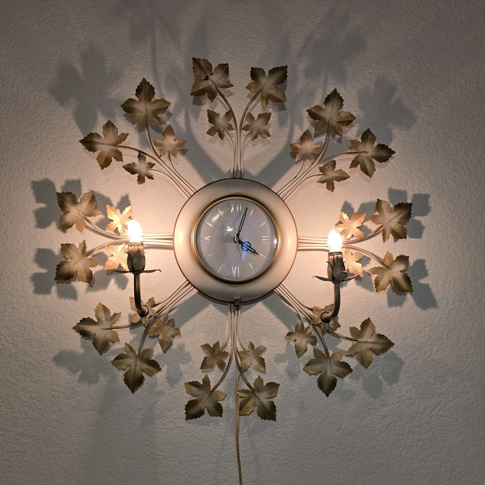 VTG 1960s United Brass Starburst Electric MCM Wall Clock Ivy Leaf W/Lights Works