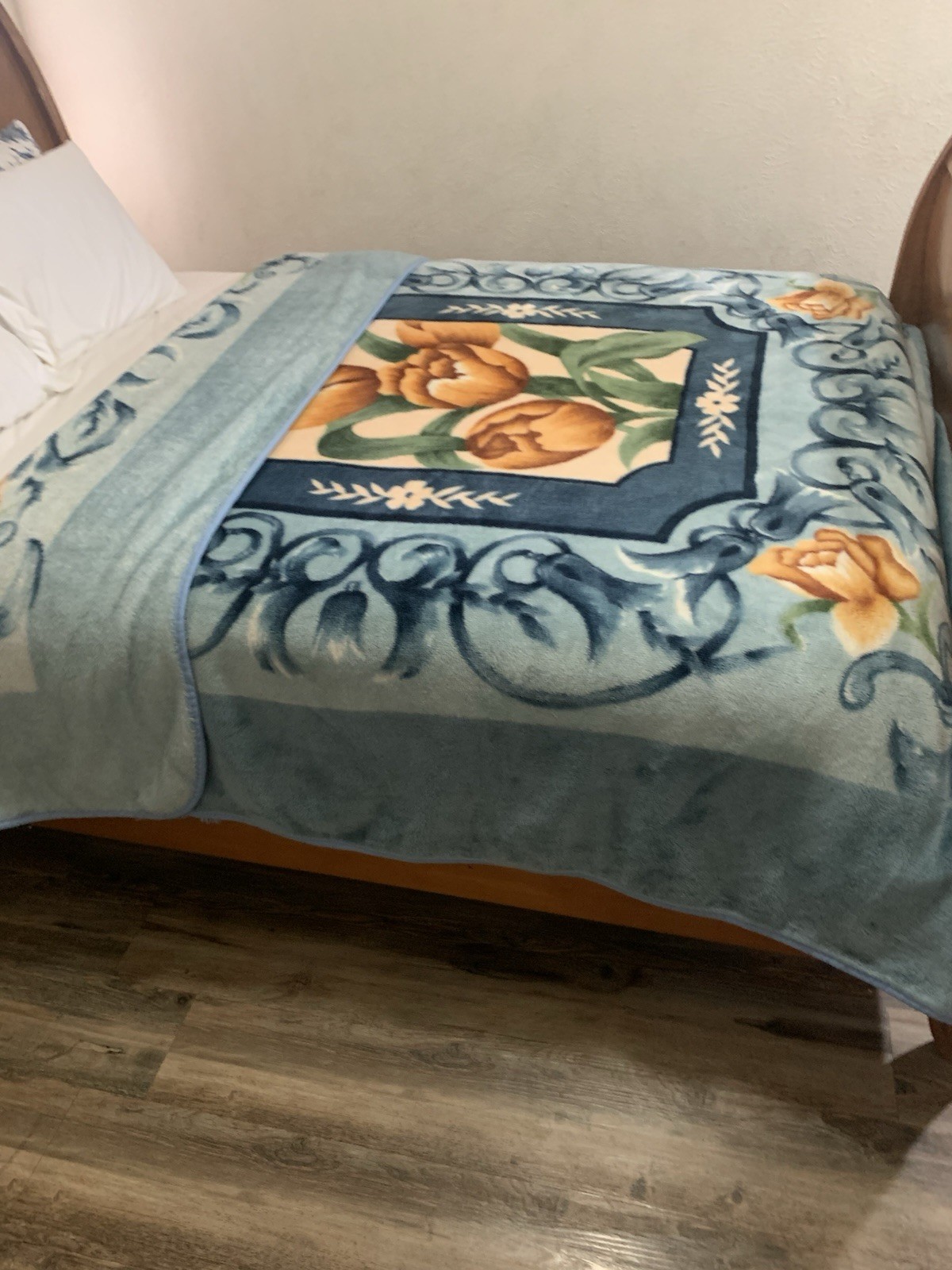 Vintage Blue Blanket Reversible Plush Floral 86x90\ Vintage Blue Blanket Reversible Plush Floral 86x90\
