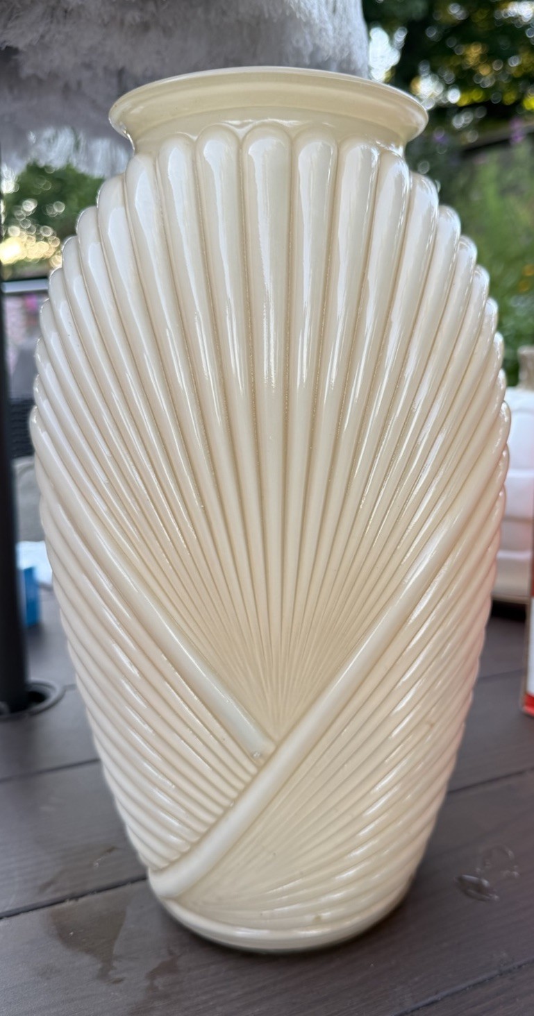 Vintage C1980s Anchor Hocking Extra Large Art Deco Ribbed Vase In cream Large Vintage C1980s Anchor Hocking Extra Large Art Deco Ribbed Vase In cream Large