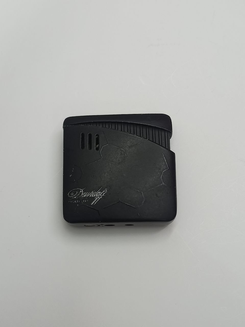 Vintage Davidoff Black Gas Lighter Textured Hexagon Pattern - Working Condition Vintage Davidoff Black Gas Lighter Textured Hexagon Pattern - Working Condition