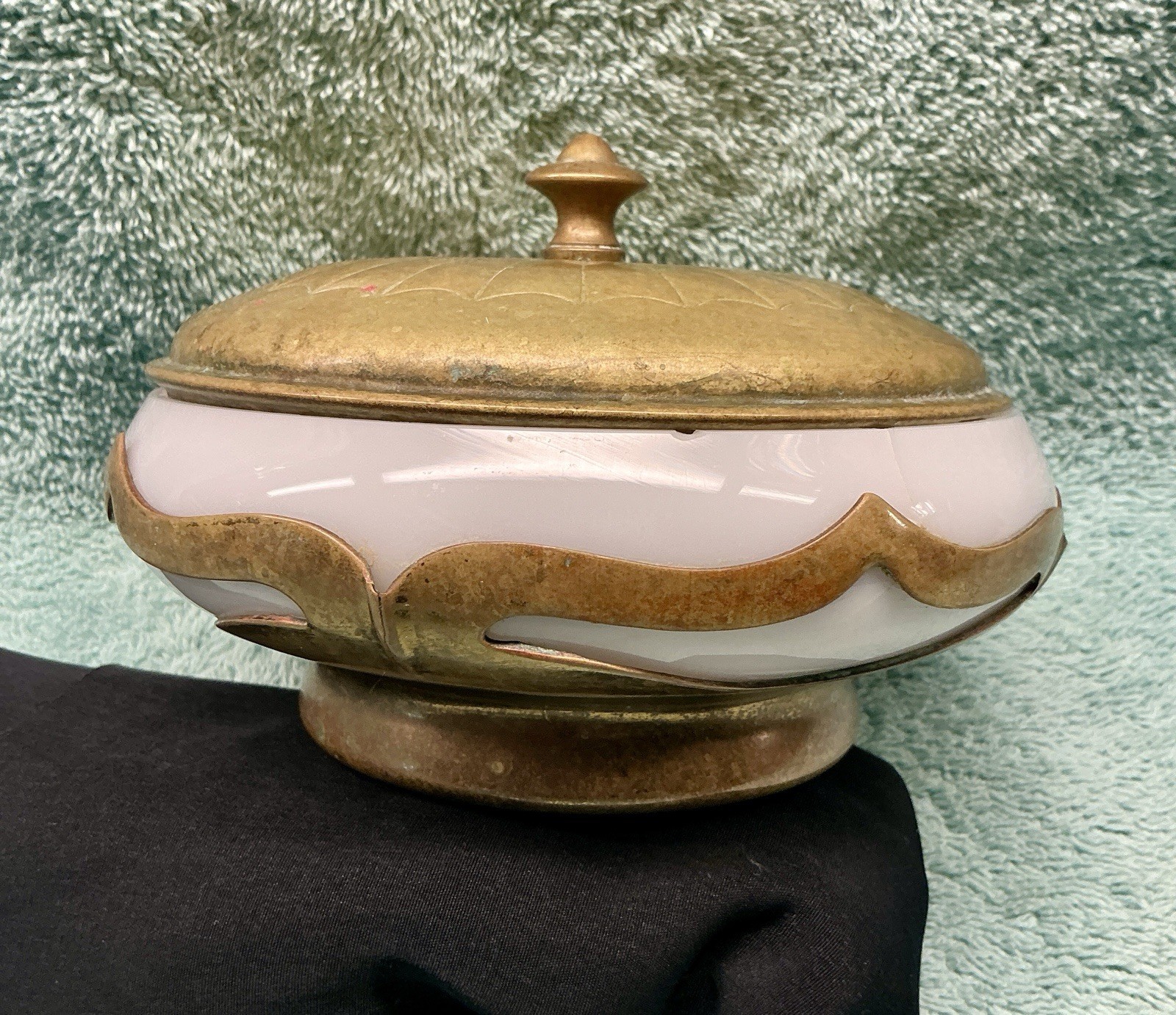 Vintage Porcelain Covered Vanity Dish w/Brass Lid and Trim by EARNER BROTHERS Vintage Porcelain Covered Vanity Dish w/Brass Lid and Trim by EARNER BROTHERS