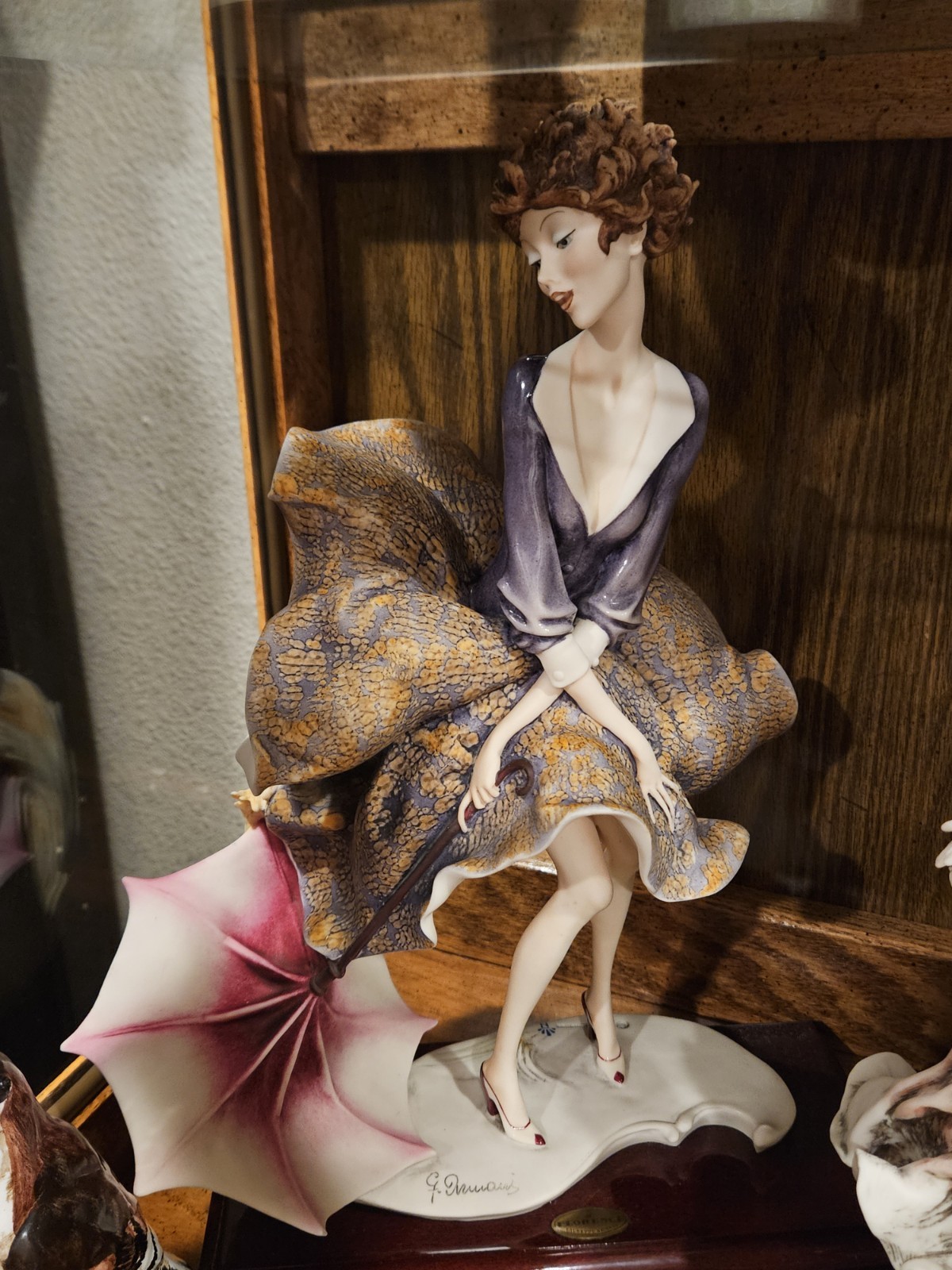 Giuseppe Armani Porcelain Lady Figurine w/ Umbrella Hand Painted Signed
