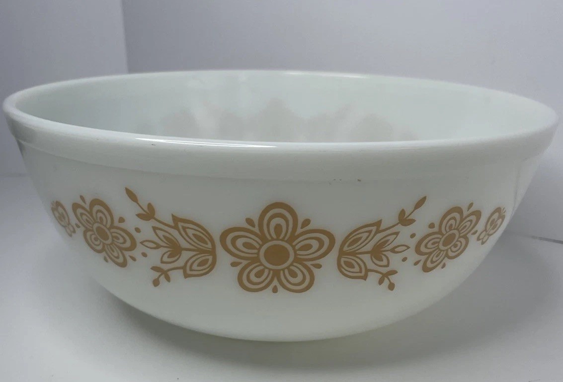 Vintage Butterfly Gold Pattern Pyrex # 404 Mixing Bowl 4 Quart White Vintage Butterfly Gold Pattern Pyrex # 404 Mixing Bowl 4 Quart White