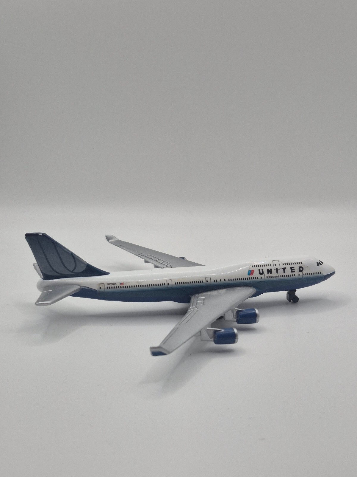 United Airlines Boeing 747 Model Airplane